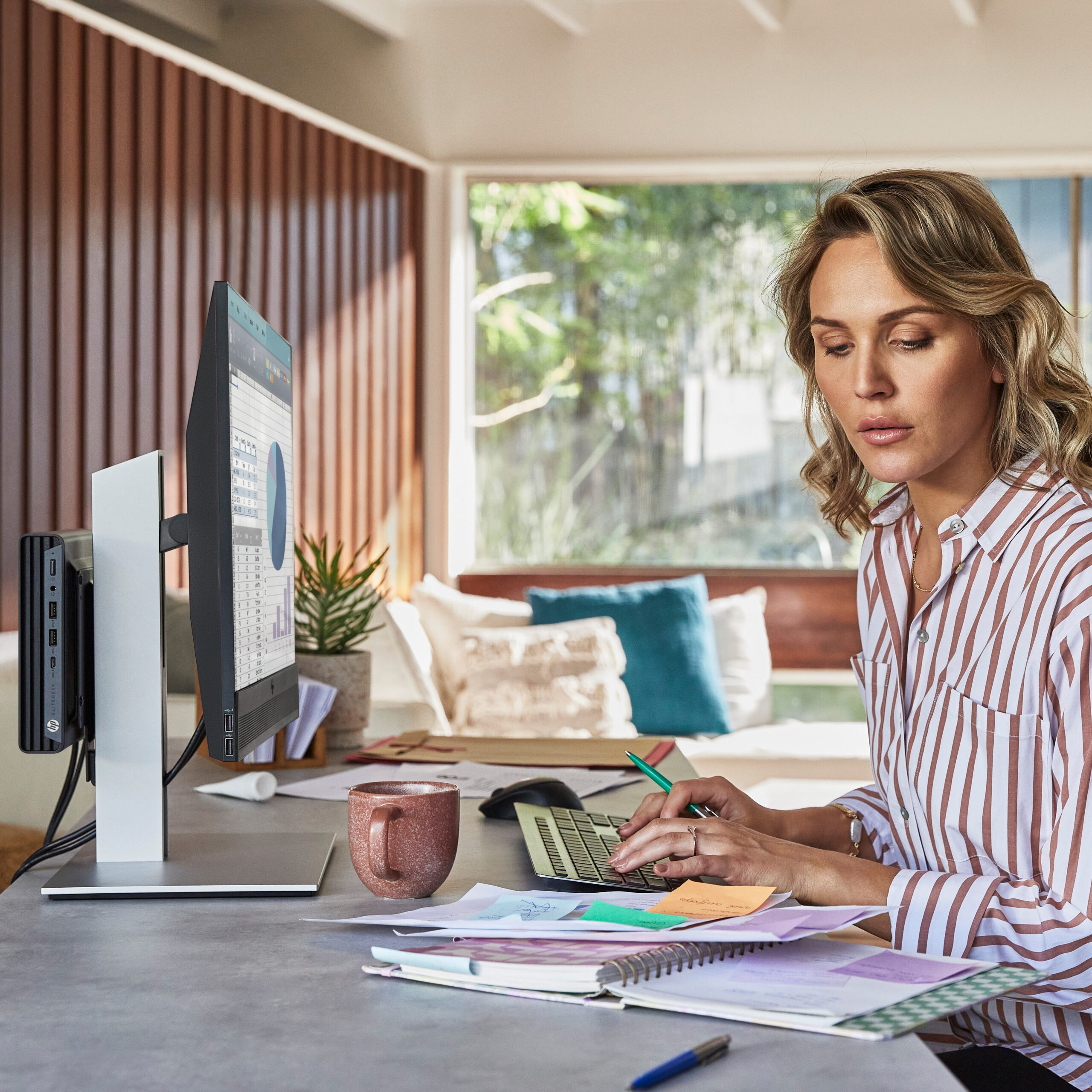 HP Elite Mini 800 G9 Intel® Core™ i7 i7-13700 16 GB DDR5-SDRAM 512 GB SSD Windows 11 Pro Mini PC Czarny - obrazek 4