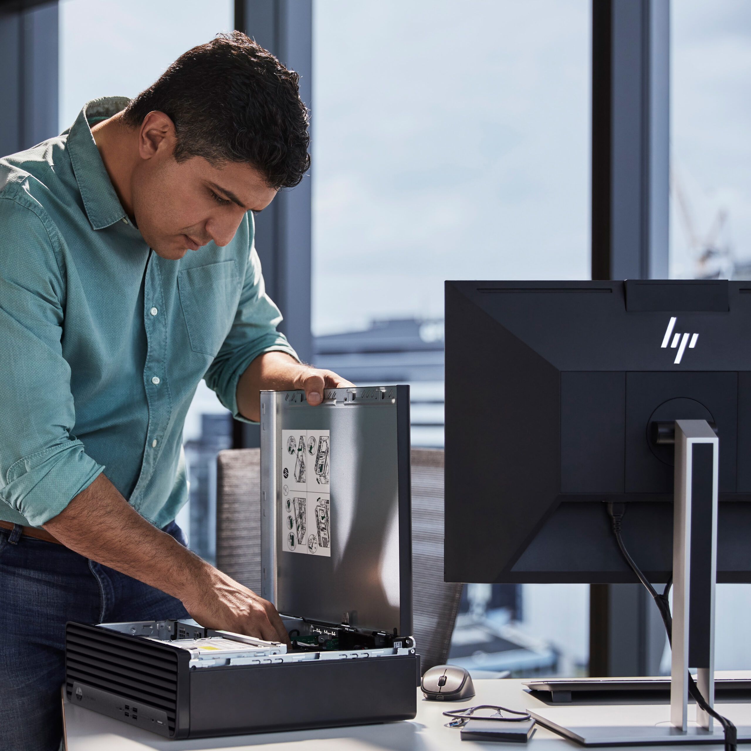 HP Elite SFF 800 G9 Intel® Core™ i7 i7-14700 32 GB DDR5-SDRAM 1 TB SSD Windows 11 Pro PC Czarny - obrazek 4