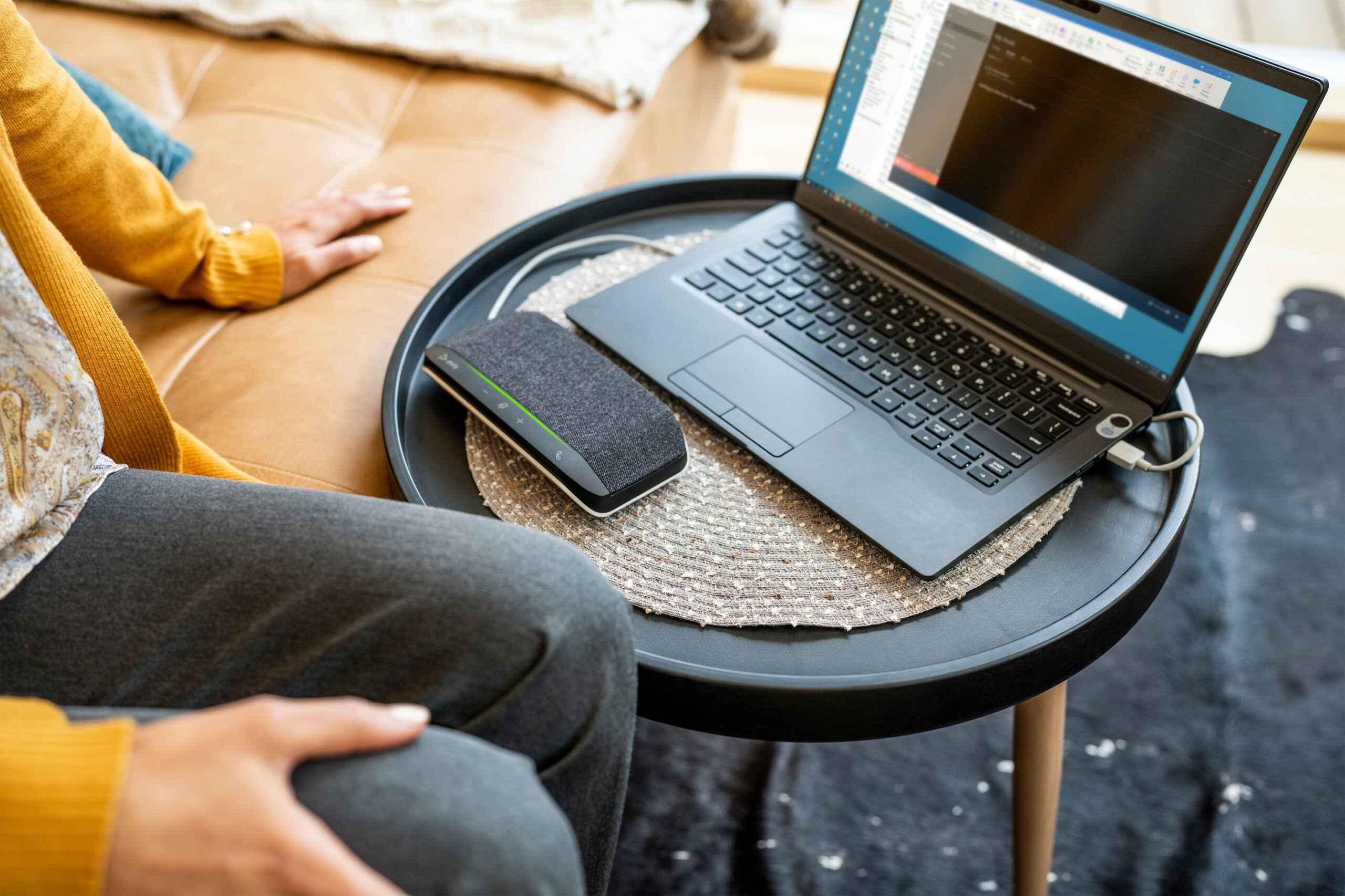 HP Poly Telefon konferencyjny Poly Sync 10, zatwierdzony do współpracy z aplikacją Microsoft Teams - obrazek 3