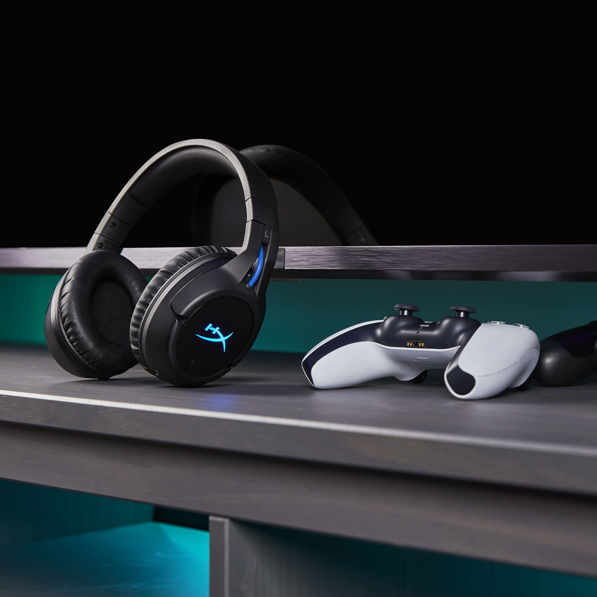 HyperX Cloud Flight – bezprzewodowy zestaw słuchawkowy do gier (czarno-niebieski) – PS5 PS4 - obrazek 3